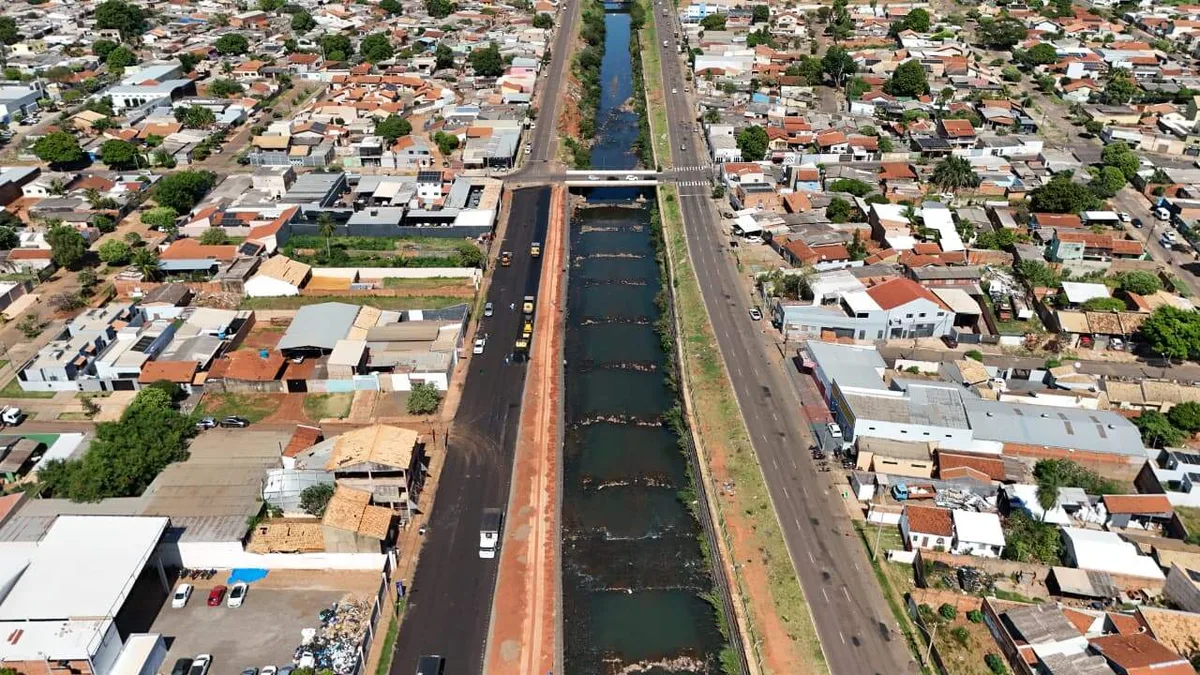 Prefeitura inicia recapeamento em trecho da Avenida Ernesto Geisel