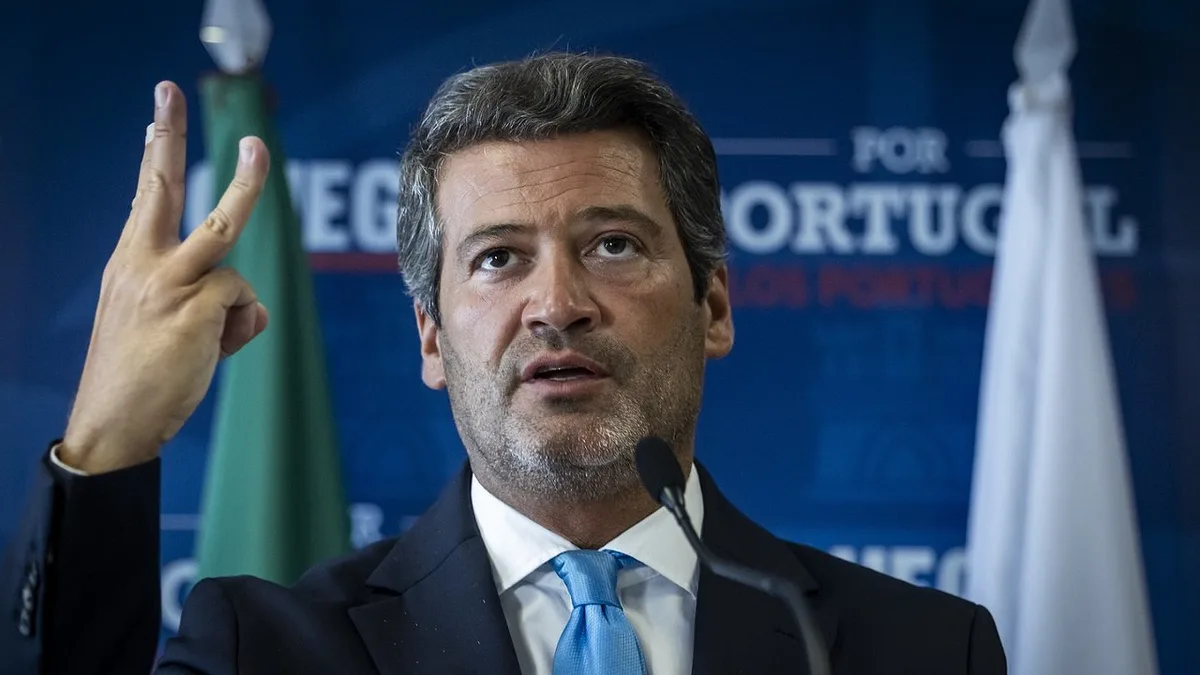 Ventura acusa PSD e PS de "acordo de não-agressão"