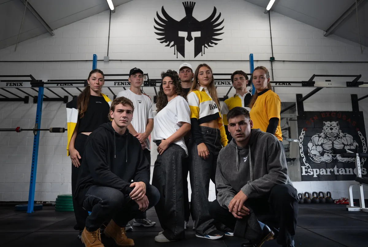 Espartanos lanzó una línea de ropa solidaria y sumó a Los Pumas 7s y Las Yaguaretés a la campaña