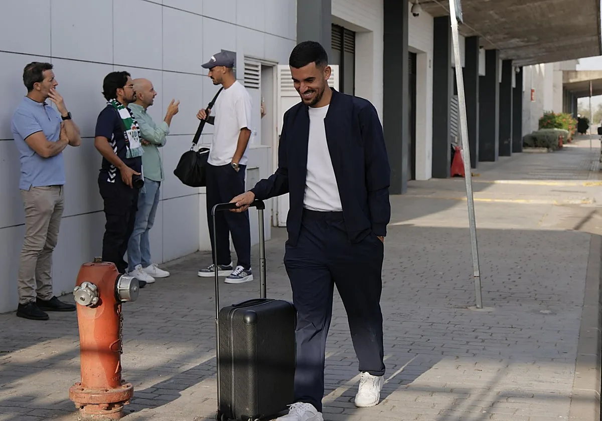 Dani Ceballos estrena convocatoria con el Betis