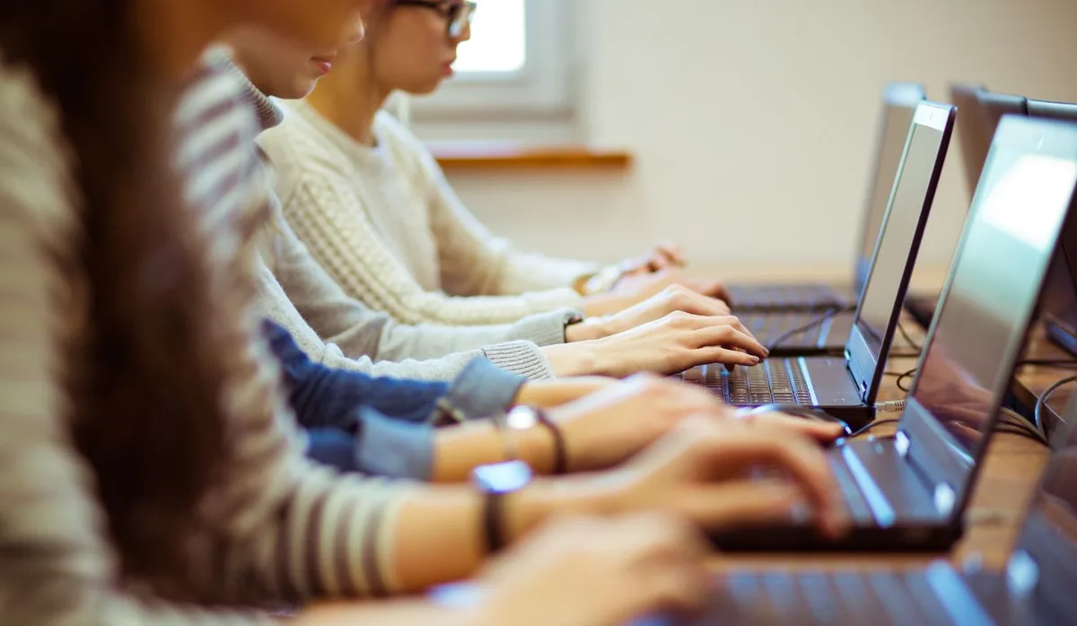 Unidade Móvel do Senac oferece 460 vagas em cursos de graça no sul do ES