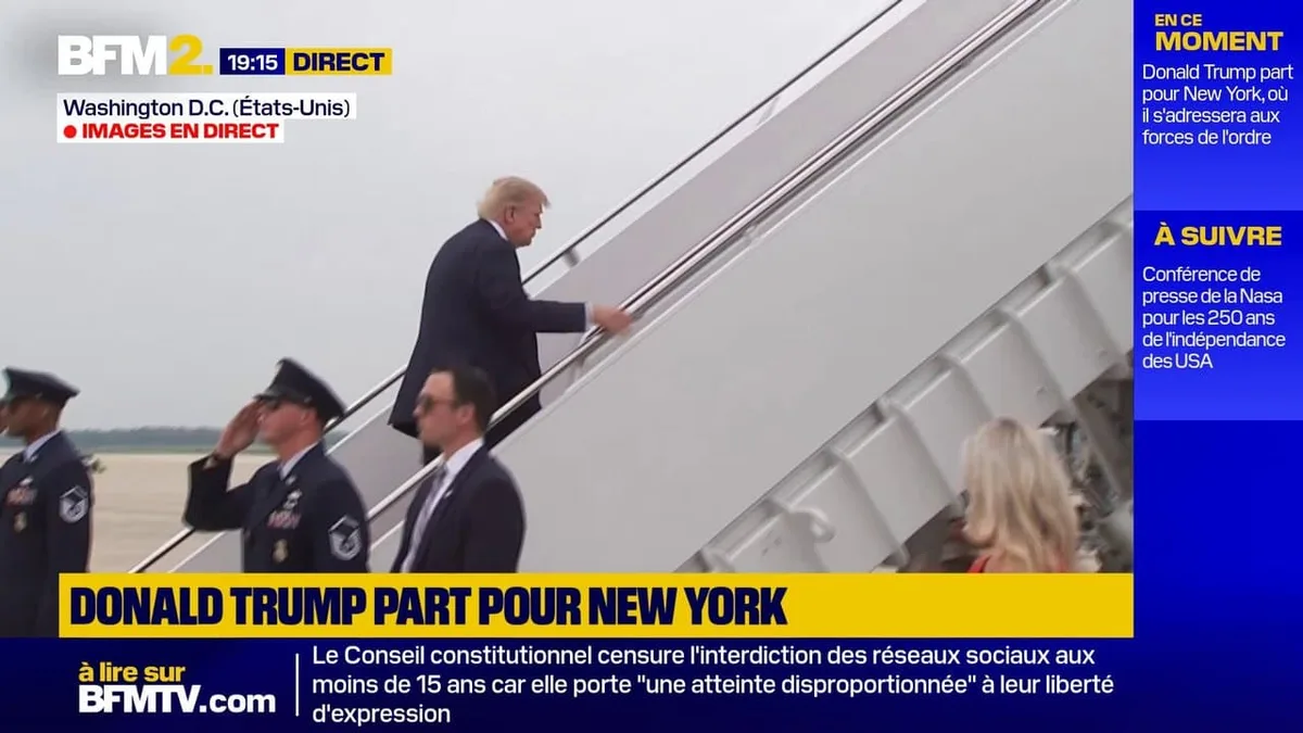 Donald Trump monte à bord d'Air Force One pour rejoindre New York
