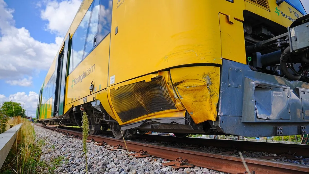 Kreis Ludwigsburg: Auto stößt mit Zug zusammen – Bahnstrecke wieder frei
