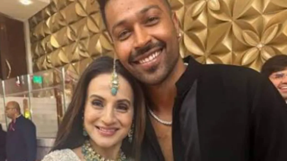 'Surely You Don't Have A Girl': Ameesha Patel Slams Internet User Over Dating Rumours With Cricketer Hardik Pandya