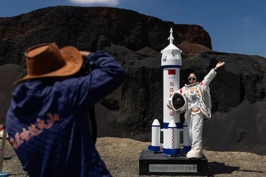 In China, rocket launches fuel tourism and space-age dreams