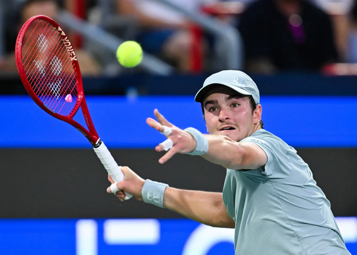 João Fonseca vence Van de Zandschulp e avança em Cincinnati