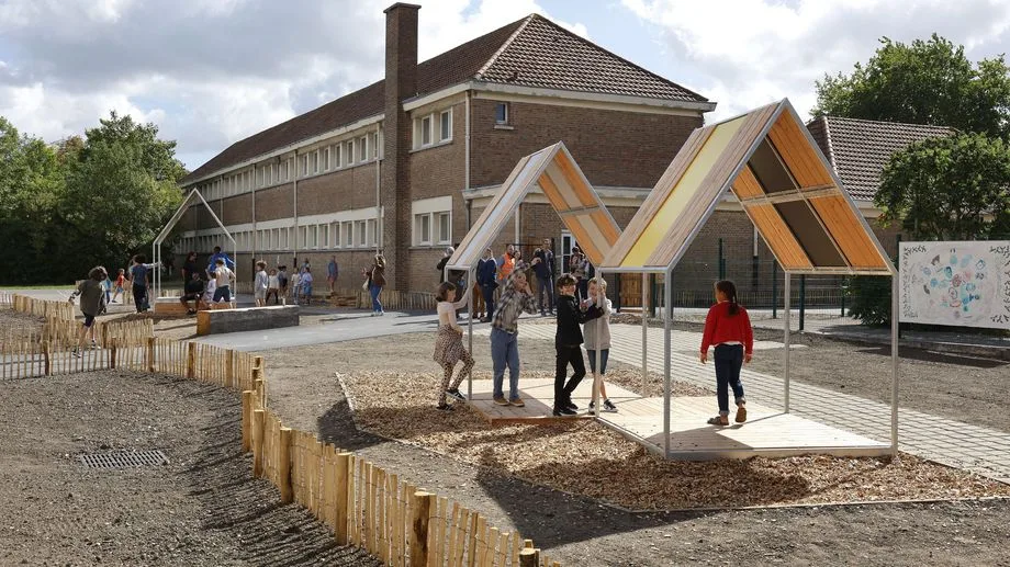 Végétalisation, isolation, toits résistants aux vents,... Comment Dunkerque adapte ses écoles au changement climatique