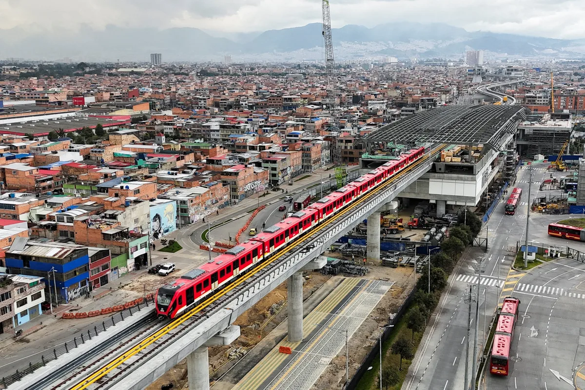 Metro de Bogotá: 13 estaciones siguen por debajo del 90% de avance y los retrasos de la obra afecta vías y barrios del sur