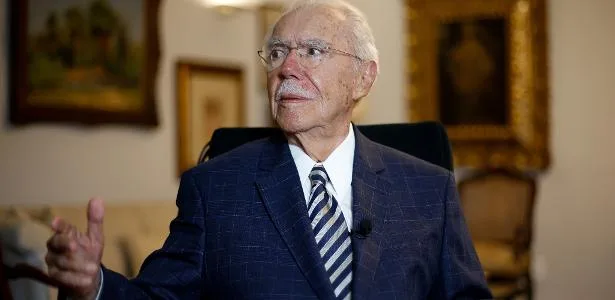 Após cirurgia abdominal, ex-presidente Sarney se recupera em hospital no MA