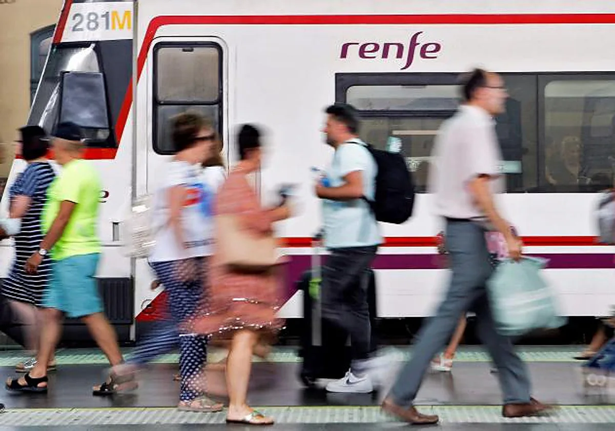 Renfe critica la decisión de algunos maquinistas de no circular por las lluvias en Valencia