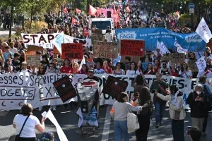 Sindicatos calculan que casi 500.000 personas respaldan las protestas estudiantiles en Francia