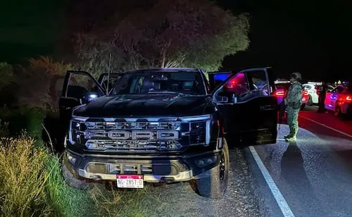Detienen a seis presuntos delincuentes en Huichapan, Hidalgo; decomisan armas y dos camionetas