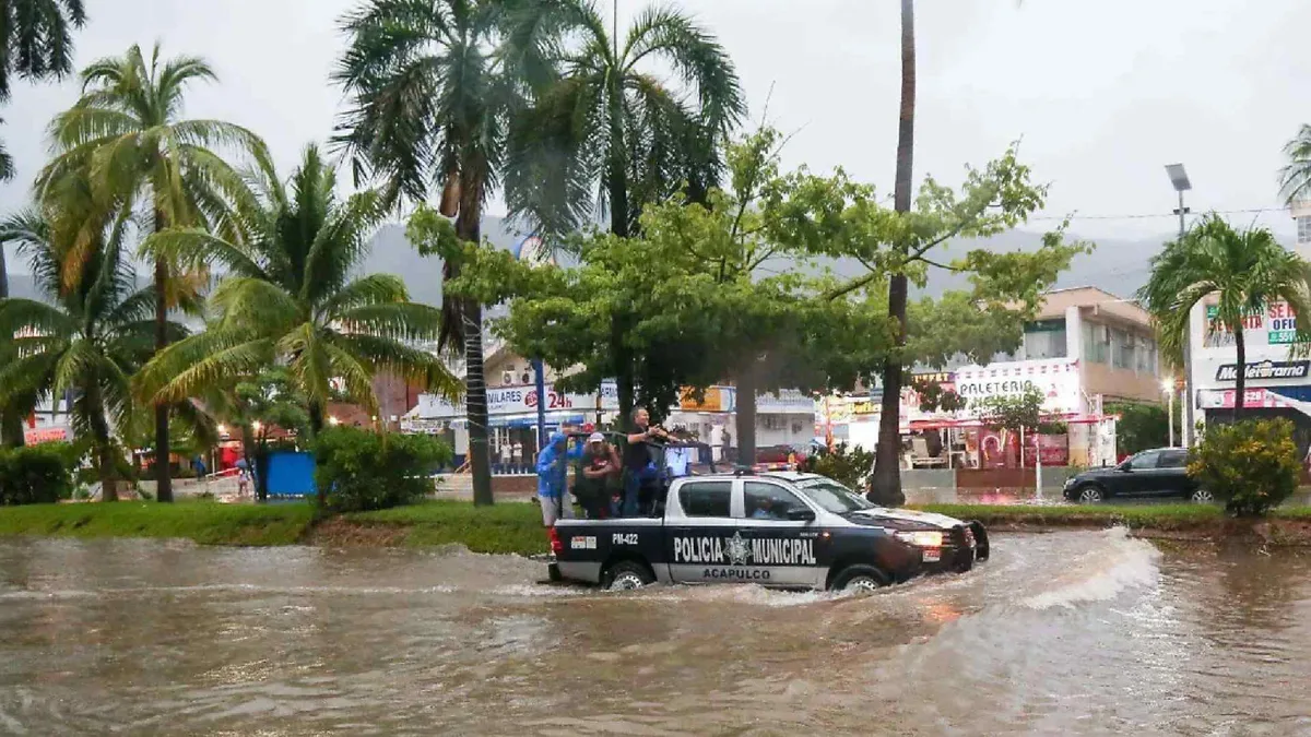 Embajada de Canadá emite alerta de viaje para México por el huracán Simon