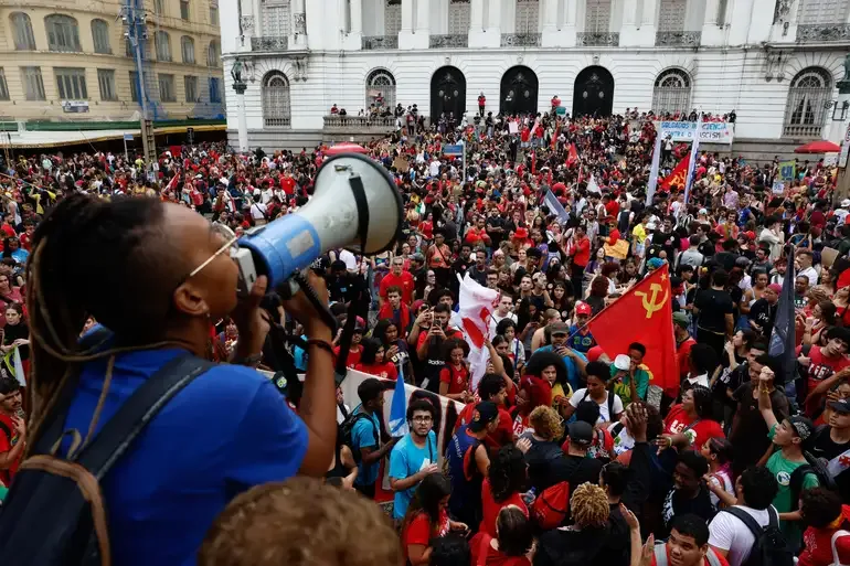 Bolsonaros, nunca mais!
