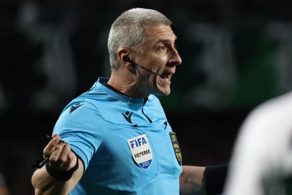Técnico do Athletico pode ficar até oito jogos suspensos no Brasileirão