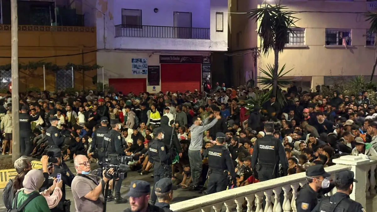 El PP tilda de "caos absoluto" el traslado de los inmigrantes al Puerto de Ceuta y exige la dimisión del Gobierno