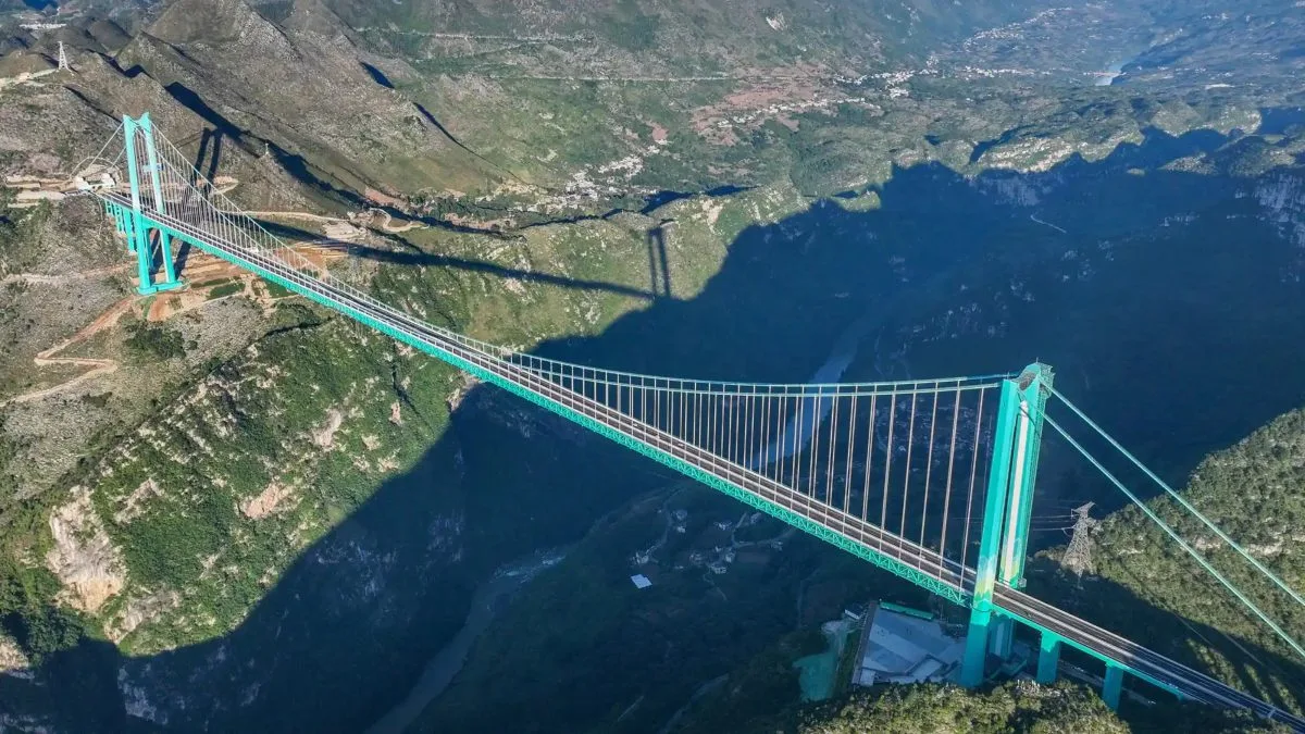 Onde fica a ponte mais alta do mundo, com 626 metros de altura, que reduziu de 2 horas para 2 minutos uma viagem e já atraiu 3,3 milhões de turistas