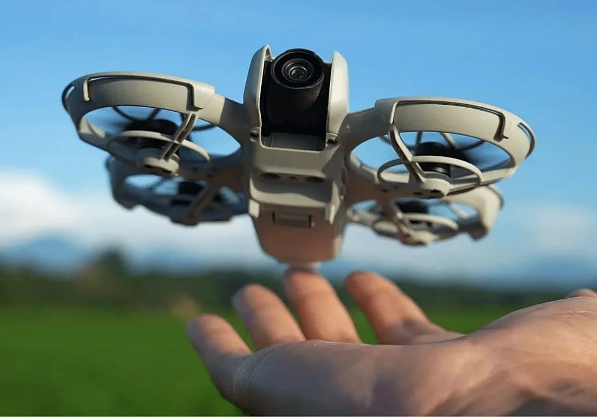 El dron para empezar a volar: el DJI Neo 2 esquiva obstáculos, hélices cubiertas y cae un 15%
