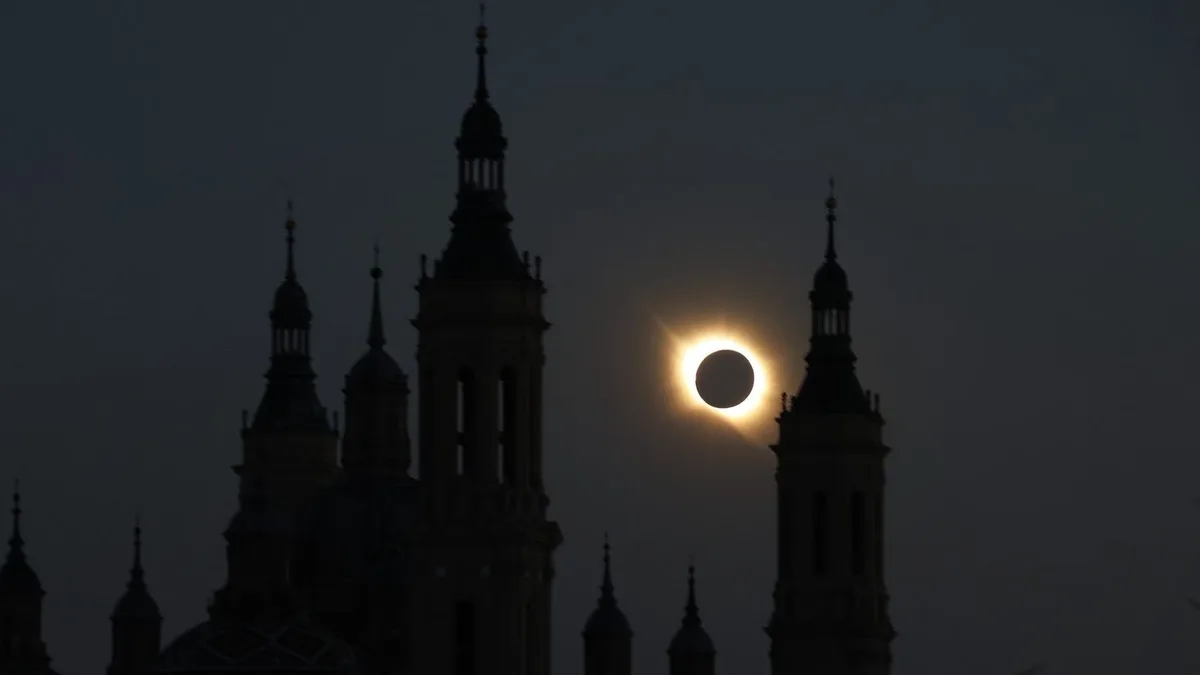 Marcos Pérez, científico: "Al ver el eclipse entendí a los antiguos que pensaban que el Sol moría y sentí parte de ese miedo"