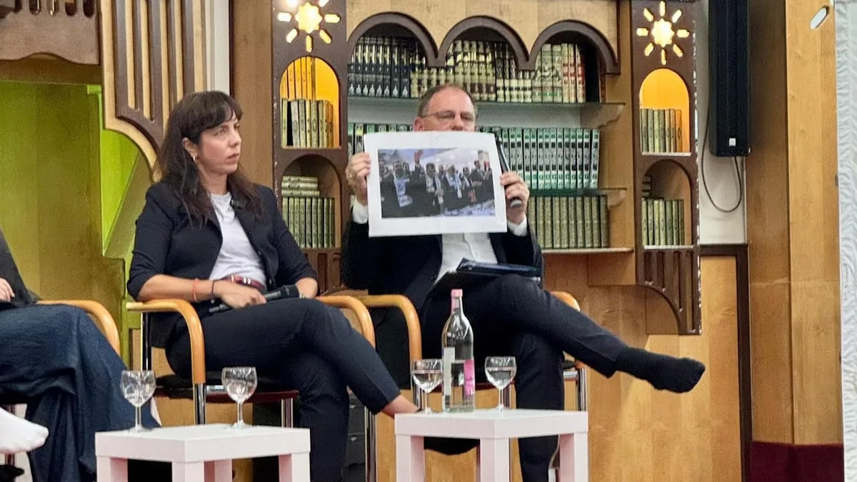 Spitzenkandidat macht Muslime wütend - Foto-Eklat in Neuköllner Skandal-Moschee!