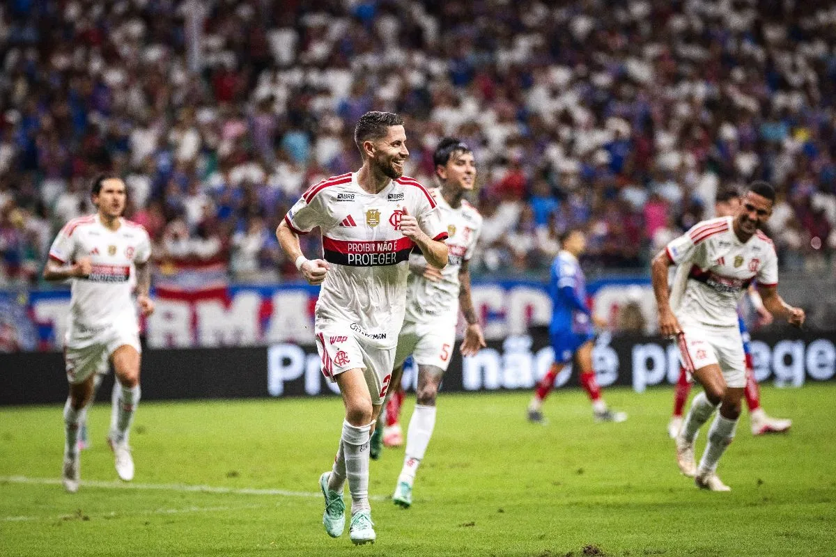 Flamengo goleia o Bahia, reassume a liderança e recebe elogios de Jardim