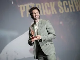 Deauville 2026. Patrick Schwarzenegger sort grandi du « Bunker » de Florian Zeller