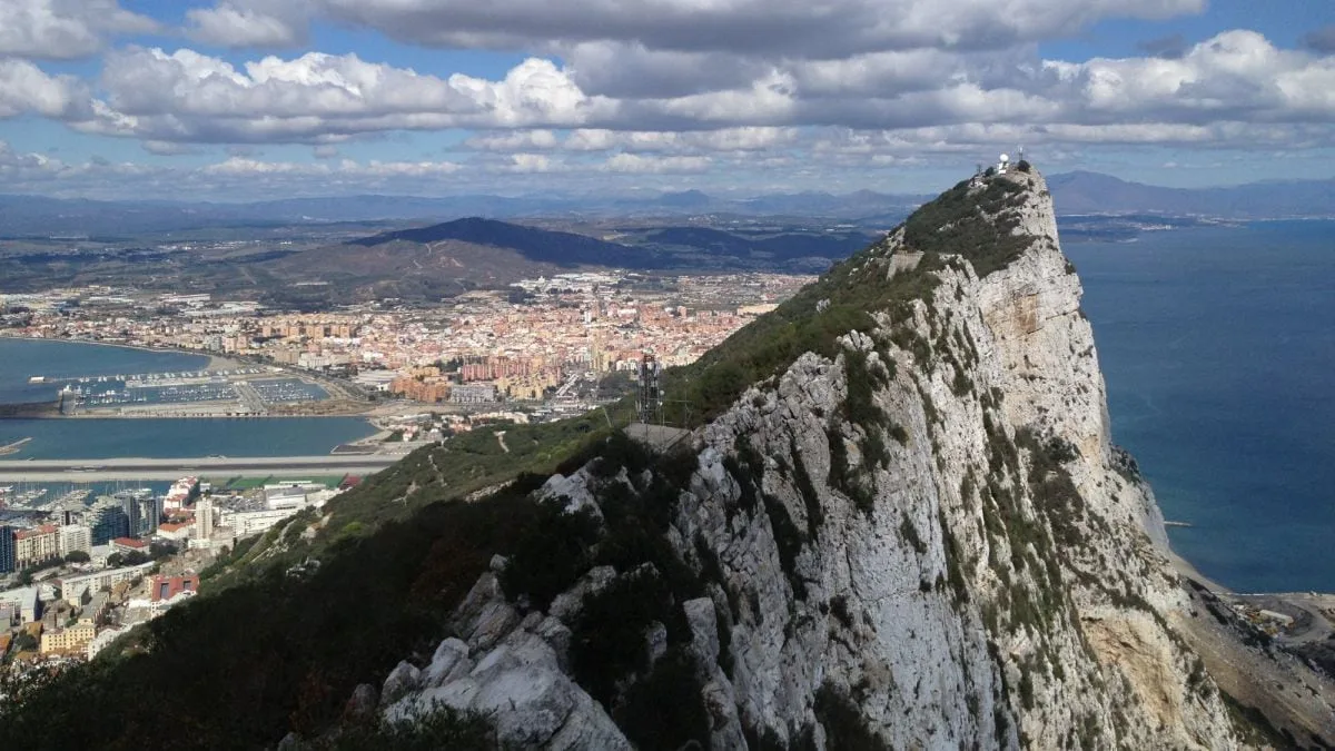 Gibraltar le gana 47.000 m² al mar para construir 2.300 viviendas asequibles: “Creando los terrenos que su población necesita”