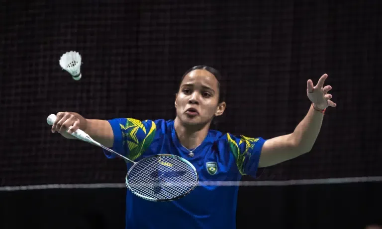 Juliana Viana domina estreia e Brasil tem 100% de aproveitamento em Arise