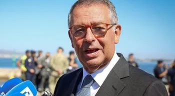 Seguro recebido pelo Papa Leão XIV no Vaticano na quinta-feira