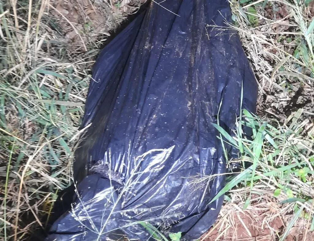 Morte de homem encontrado em lona pode ter ligação com tráfico