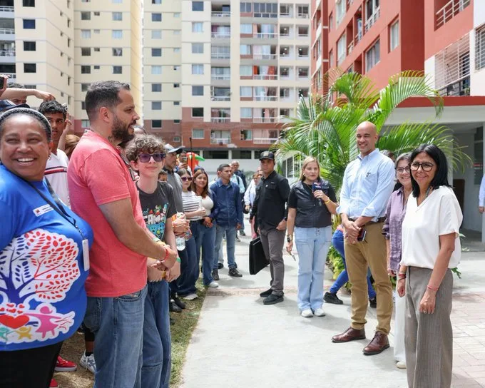 Delcy Rodríguez entregó 48 viviendas en Ciudad Tiuna a familias afectadas por los terremotos