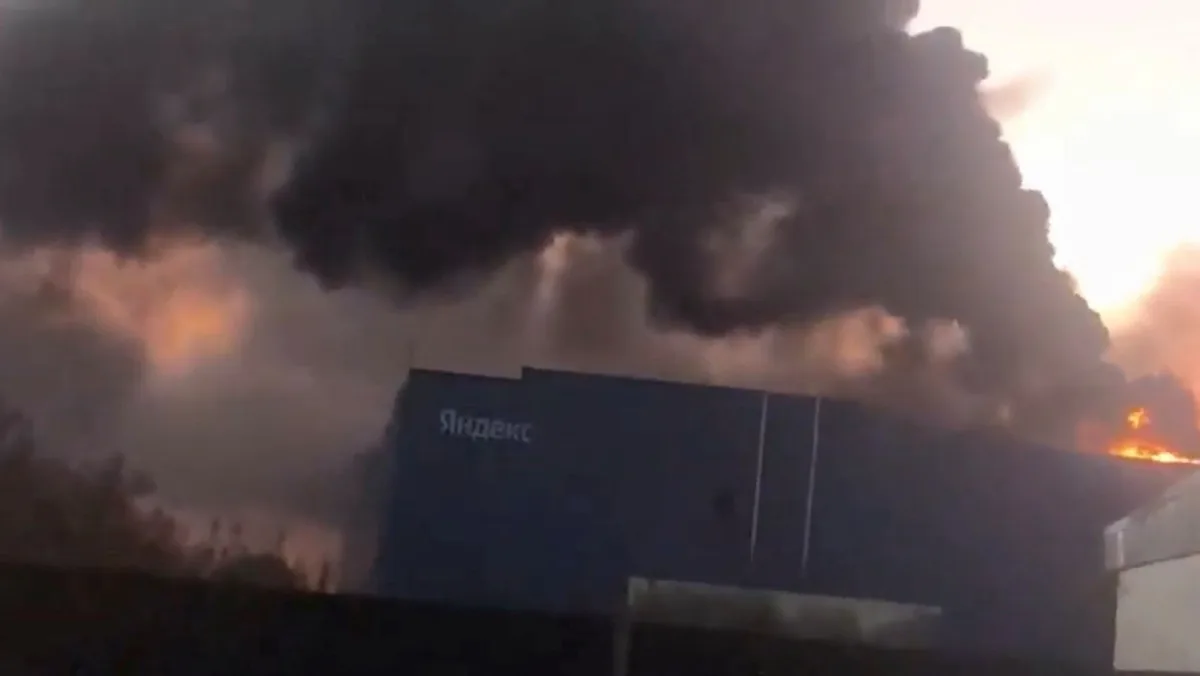 Drones atingem data center do 'Google russo'; VÍDEO mostra local em chamas