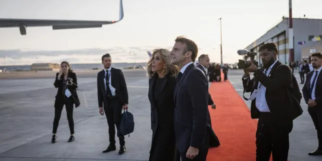 Visite de Léon XIV à Paris : les relations contrariées avec Rome d’Emmanuel Macron, président « papophile »