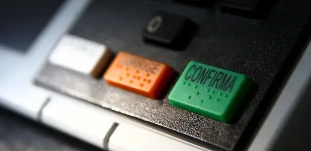 Programas de Governo prometem datacenters, IA e fim da censura nas redes