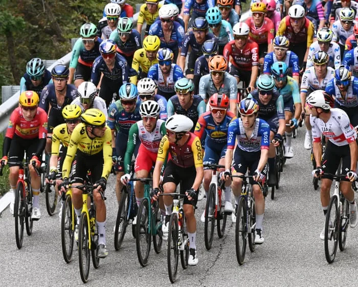 Riders stage safety protest before Giro di Lombardia: ‘We will not stand for this’