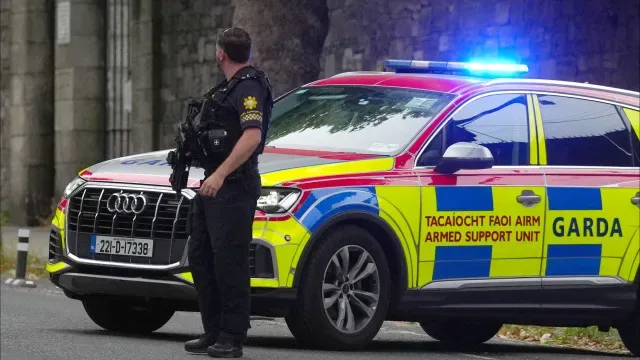 Cinco jovens que seguiam em contramão morrem após colisão na Irlanda