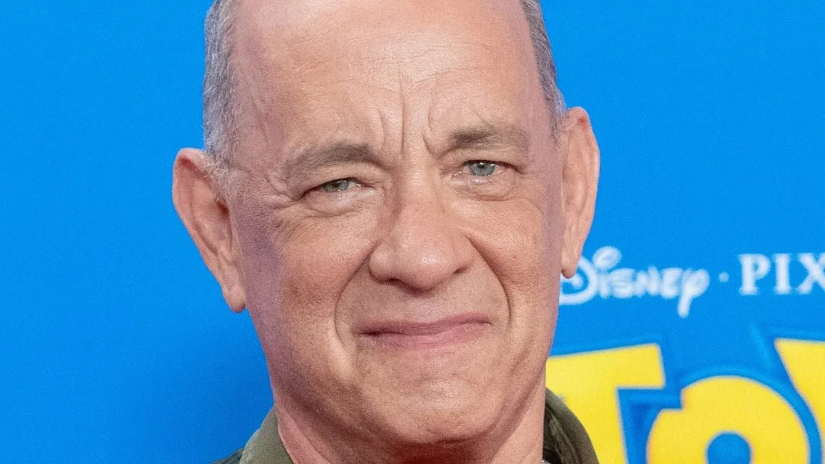 Il y a 41 ans, Tom Hanks remplaçait Pierre Richard dans le remake d'une comédie culte… Rares sont les spectateurs à avoir vu ce film privé de sortie cinéma en France !