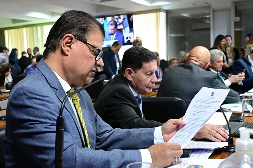 CAE aprova transição de três anos para novo piso de médicos e dentistas