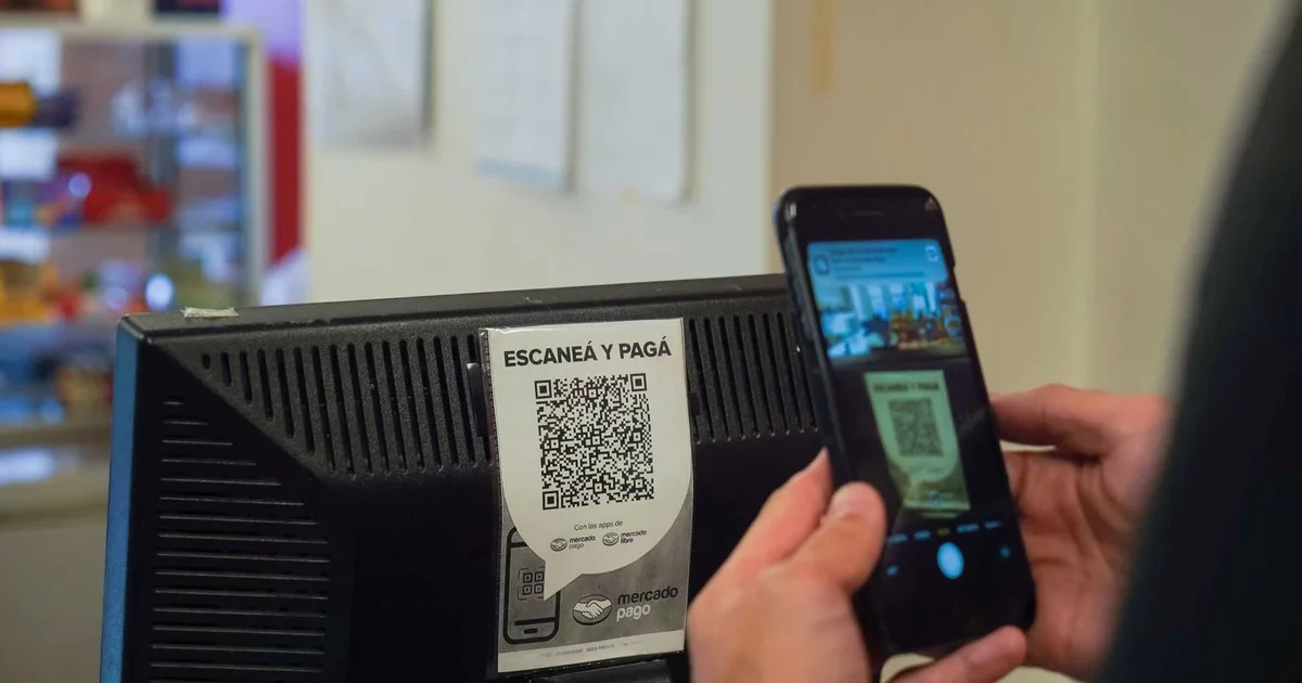 Desde hoy bancos y fintech pueden cobrar deudas directamente desde otras cuentas de cada cliente: cómo funciona y a quiénes afecta