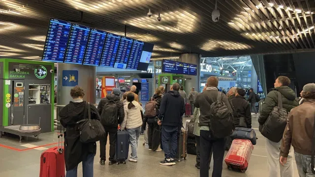 Ataques com drones ucranianos paralisam aeroportos russos durante a noite