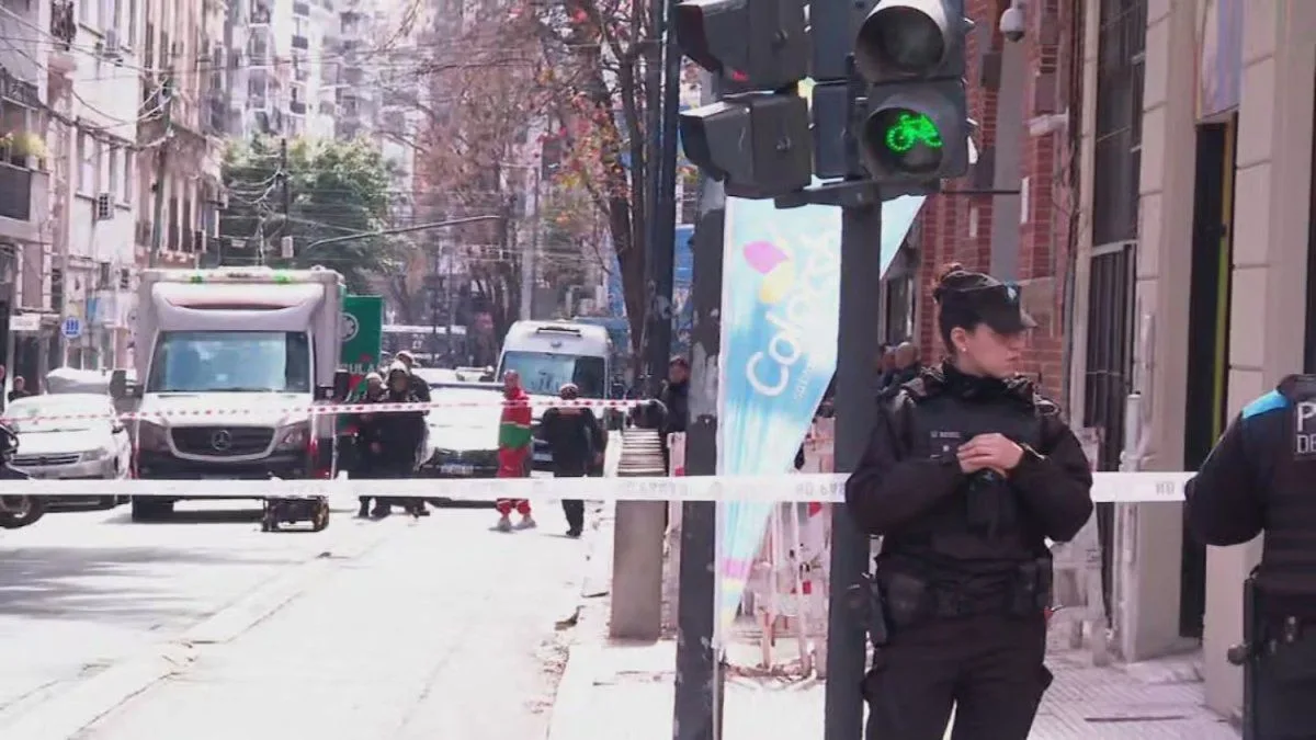 Tensión en Recoleta: una persona se atrincheró en un departamento y desplegaron un fuerte operativo policial