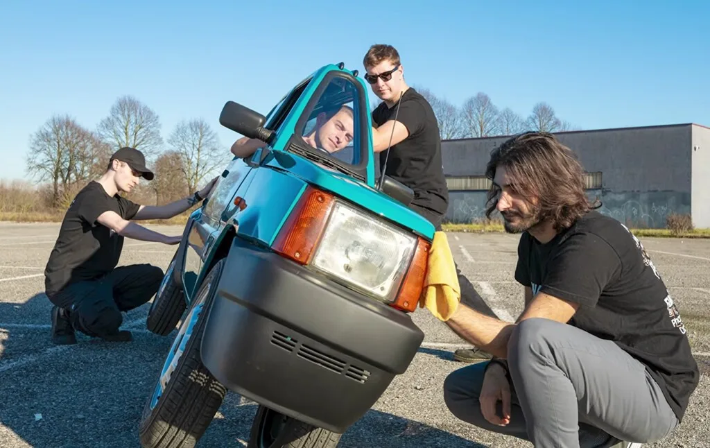 Un Fiat Panda de 1993 fue modificado y ahora mide 50 cm de ancho. Ya es el más pequeño del mundo