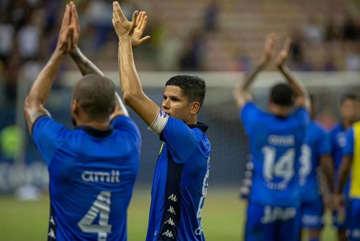 Erick Varão celebra volta do bom futebol e vantagem do Nacional-AM: "Não tem nada definido"
