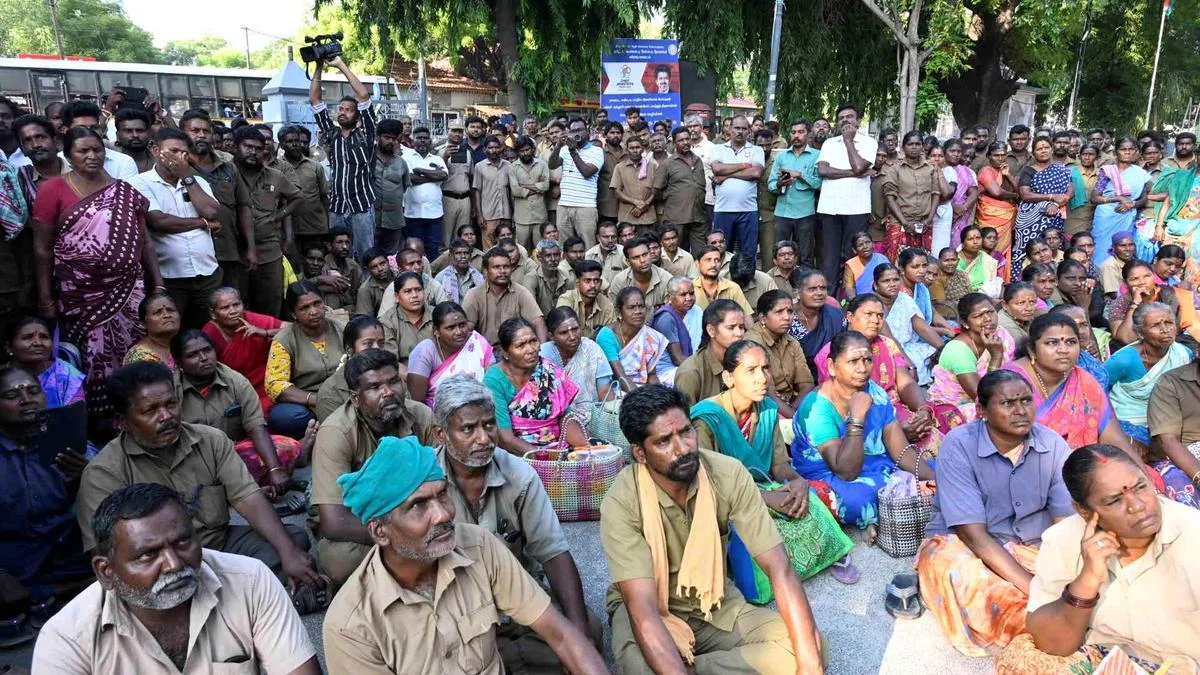 Conservancy workers boycott work over assault on supervisor in Erode