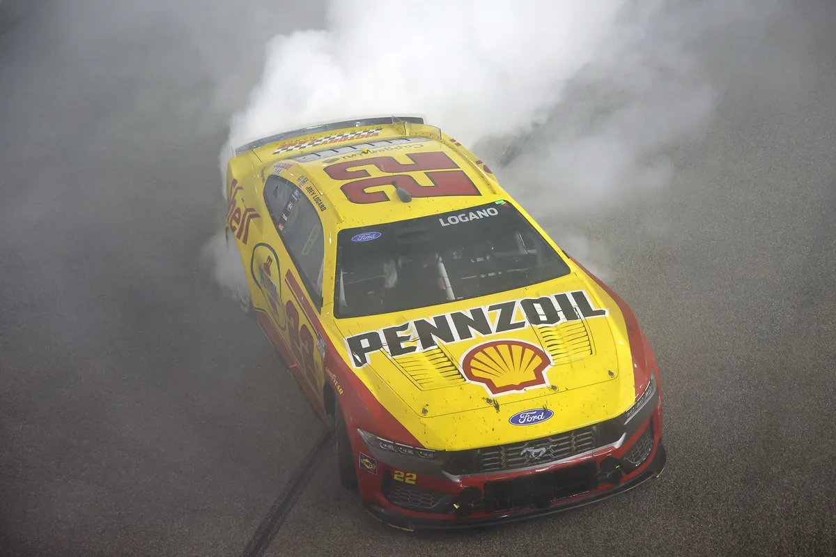 NASCAR: Logano segura Briscoe e vence em Richmond