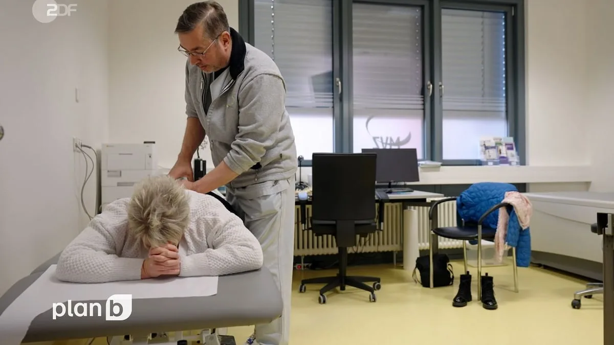 Karin (56) verzweifelt an Rücken, nach 500 Metern bleibt sie stehen: „Wie eine alte Tante, die abgeholt werden muss“