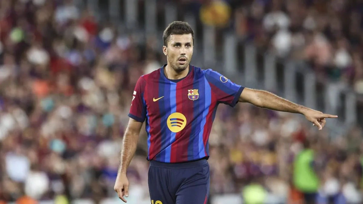 ‘É por isso que Rodri está aqui’: Flick critica Barcelona e diz como volante corrigirá erros