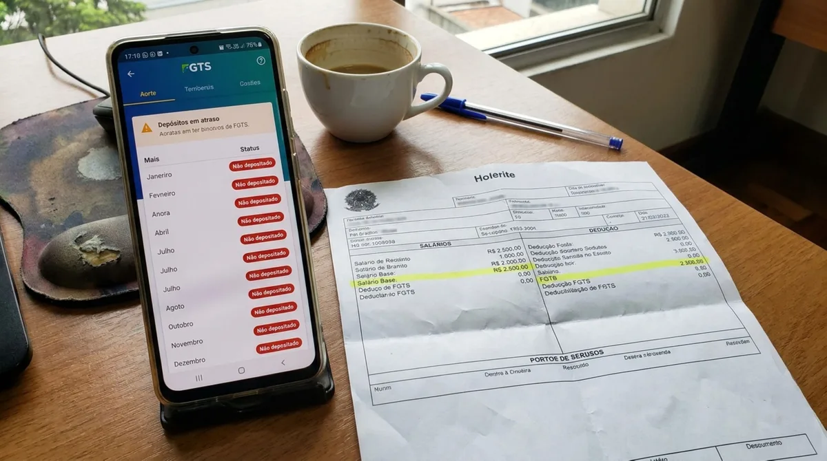 Trabalhador entra no aplicativo FGTS após anos no mesmo emprego, percebe que alguns depósitos não aparecem como esperava e descobre quanto a empresa deve recolher mensalmente