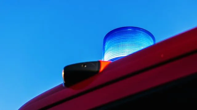 Einsatz am Mittag: Arbeiter stürzt in Baugrube und wird schwer verletzt