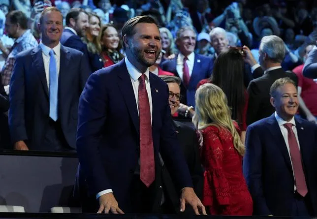 À la convention républicaine, J. D. Vance se positionne en successeur de Trump